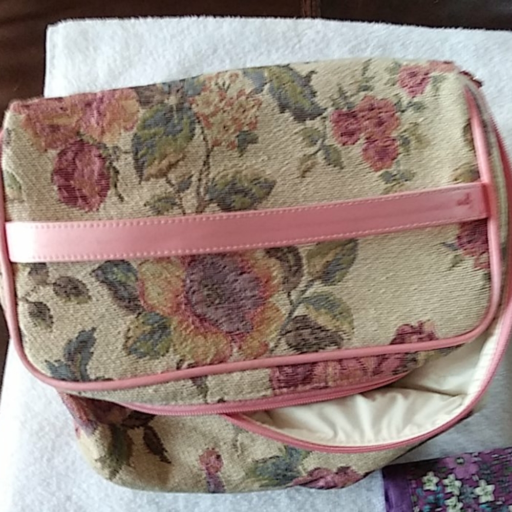 Make-up bag bundle - Picture 4 of 8